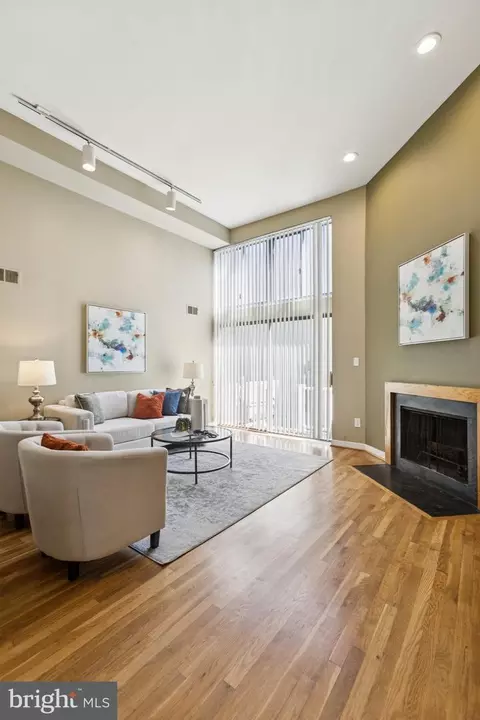 Living - 406 15th St SE, Washington, DC 20003 photo 4 of 8