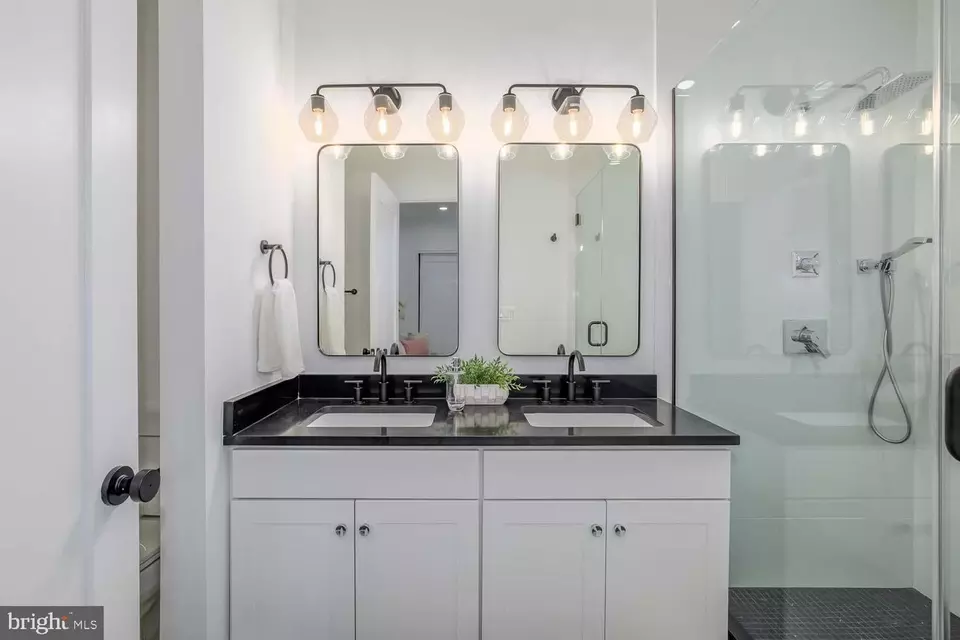 Bath - 428 Manor Pl NW #1, Washington, DC 20010 photo 1 of 4