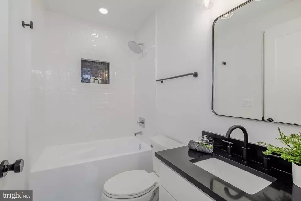 Bath - 428 Manor Pl NW #1, Washington, DC 20010 photo 4 of 4