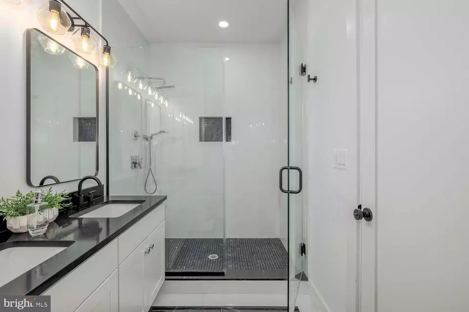 Bath - 428 Manor Pl NW #1, Washington, DC 20010 photo 2 of 4