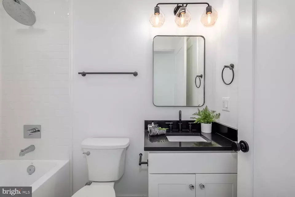 Bath - 428 Manor Pl NW #1, Washington, DC 20010 photo 3 of 4