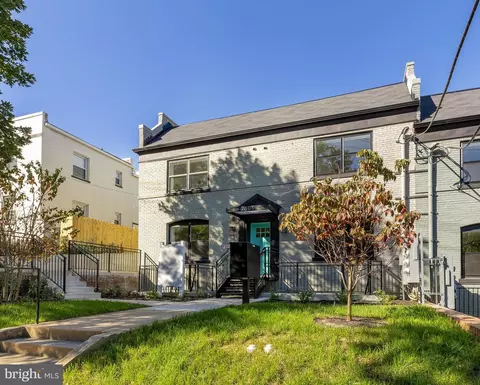 2606 41st St NW #3, Washington, DC 20007