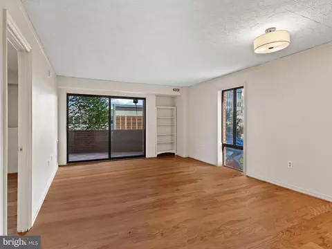 2320 Wisconsin Ave NW #206, Washington, DC 20007