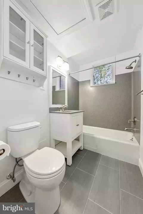 18 9th St NE #304, Washington, DC 20002 photo 17