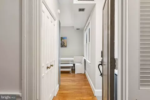 18 9th St NE #304, Washington, DC 20002 photo 2