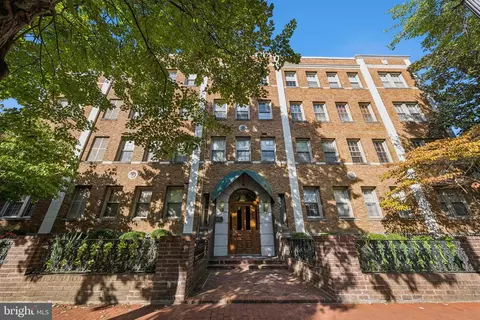 18 9th St NE #304, Washington, DC 20002