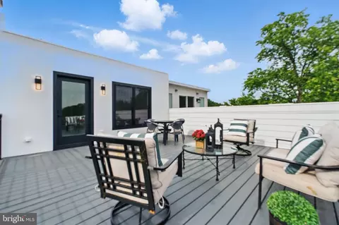 Exterior - 3802 T St NW, Washington, DC 20007 photo 4 of 13