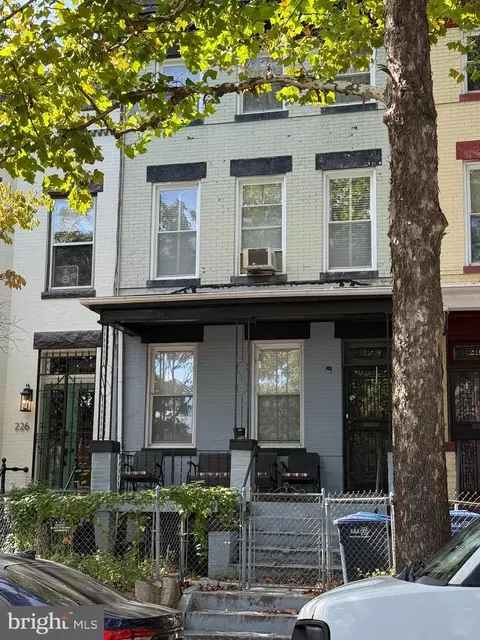 228 11th St NE, Washington, DC 20002