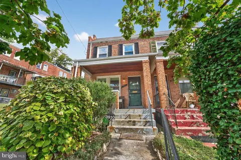 3910 R St SE, Washington, DC 20020