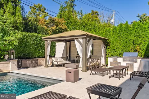 Exterior - 2107 Foxhall Rd NW, Washington, DC 20007 photo 14 of 17