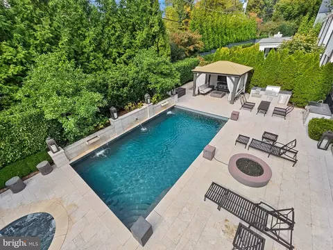 Exterior - 2107 Foxhall Rd NW, Washington, DC 20007 photo 9 of 17