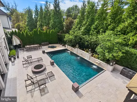Exterior - 2107 Foxhall Rd NW, Washington, DC 20007 photo 8 of 17