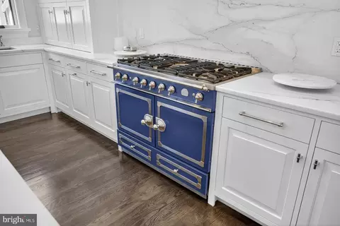Kitchen - 2107 Foxhall Rd NW, Washington, DC 20007 photo 3 of 5