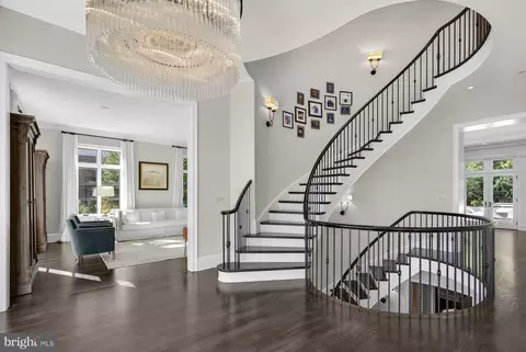 Entry Way - 2107 Foxhall Rd NW, Washington, DC 20007 photo 5 of 8