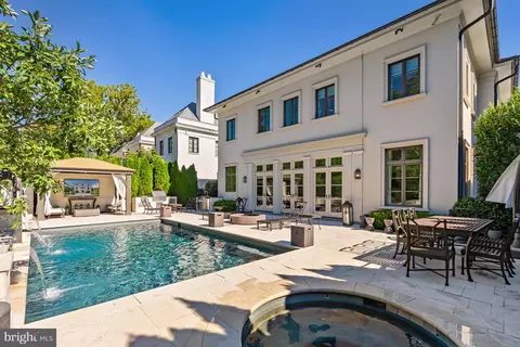 Exterior - 2107 Foxhall Rd NW, Washington, DC 20007 photo 6 of 17