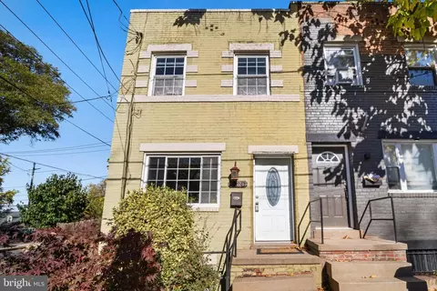 1300 Dexter Ter SE, Washington, DC 20020