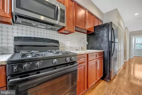 4131 Hunt Pl NE, Washington, DC 20019