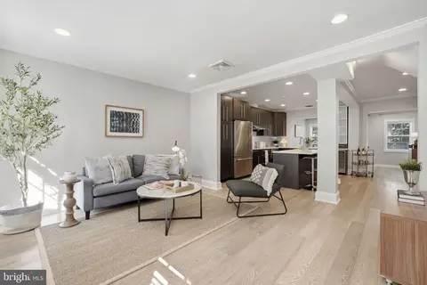 1725 34th St NW, Washington, DC 20007