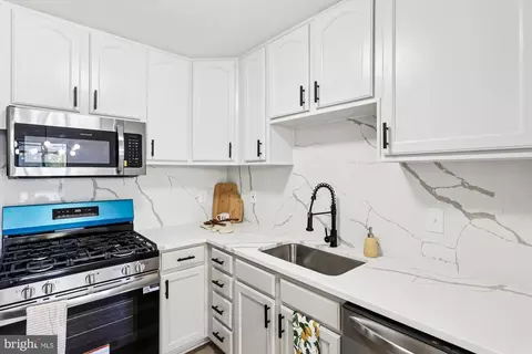 1731 Gainesville St SE #201, Washington, DC 20020