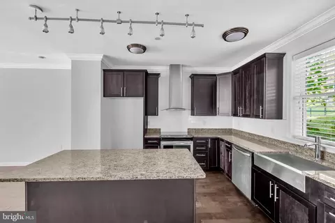 437 Woodcrest Dr SE, Washington, DC 20032