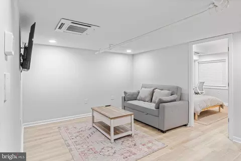 Bedroom - 2017 19th St NW, Washington, DC 20009 photo 7 of 10