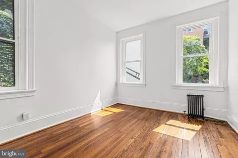 Bedroom - 2017 19th St NW, Washington, DC 20009 photo 1 of 10