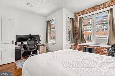 Bedroom - 2017 19th St NW, Washington, DC 20009 photo 5 of 10