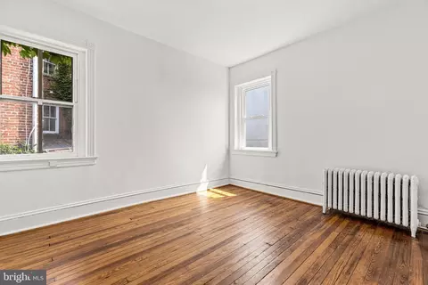 Bedroom - 2017 19th St NW, Washington, DC 20009 photo 6 of 10