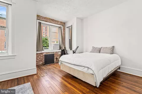 Bedroom - 2017 19th St NW, Washington, DC 20009 photo 4 of 10