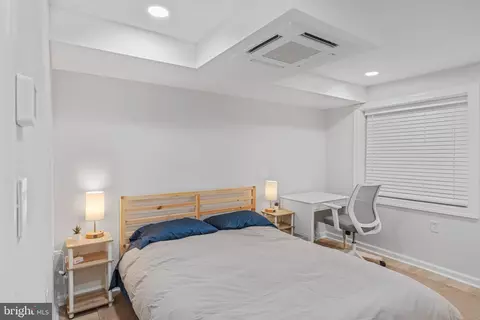 Bedroom - 2017 19th St NW, Washington, DC 20009 photo 9 of 10