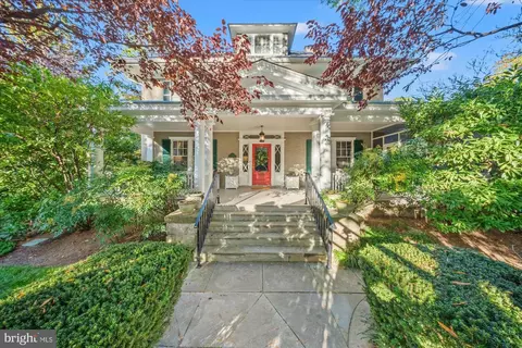 3825 Ingomar St NW, Washington, DC 20015