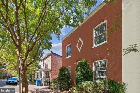 2143 Newport Pl NW, Washington, DC 20037