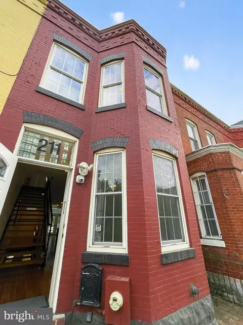 Exterior - 211 K St NE, Washington, DC 20002 photo 2 of 4