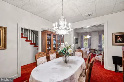 Dining - 351 11th St SE, Washington, DC 20003 photo 2 of 2