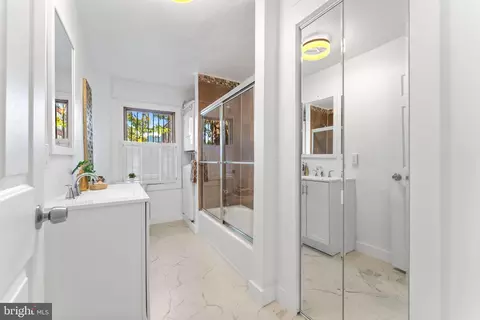 309 4th St NE, Washington, DC 20002 photo 16