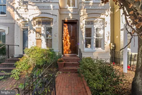 309 4th St NE, Washington, DC 20002 photo 3