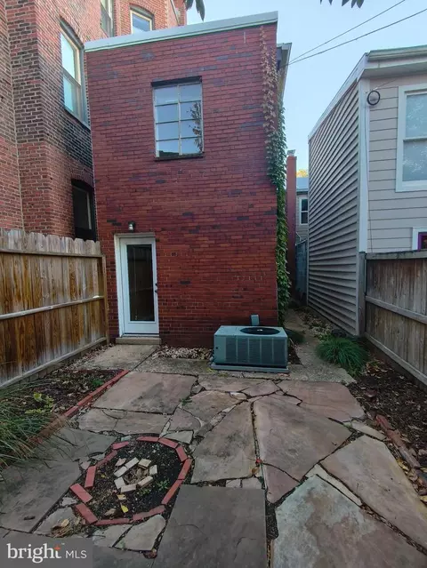 Exterior - 420 E Capitol St NE, Washington, DC 20003 photo 2 of 2