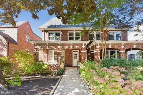 2814 38th St NW, Washington, DC 20007