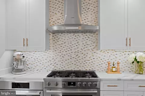 910 8th St NE, Washington, DC 20002 photo 12