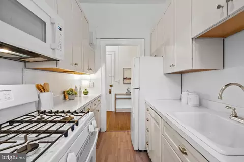 3039 Macomb St NW #35, Washington, DC 20008 photo 17