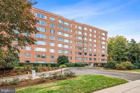 4200 Cathedral Ave NW #818, Washington, DC 20016