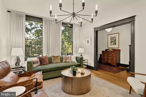 Living - 951 14th St SE, Washington, DC 20003 photo 4 of 4