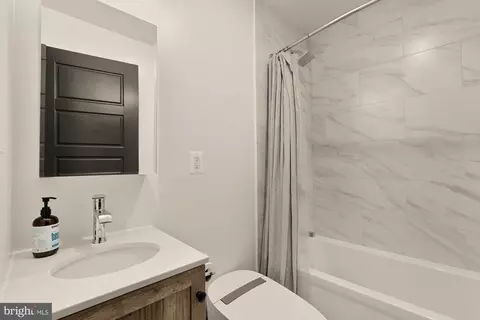 Bath - 951 14th St SE, Washington, DC 20003 photo 6 of 7