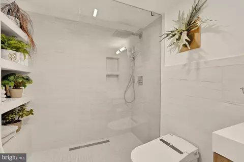 Bath - 951 14th St SE, Washington, DC 20003 photo 3 of 7