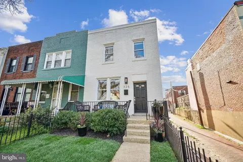 325 17th St SE, Washington, DC 20003 photo 1