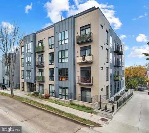 1016 17th Pl NE #7, Washington, DC 20002