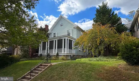 2710 36th St NW, Washington, DC 20007