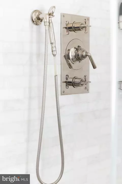 Bath - 4849 Kemble Pl NW, Washington, DC 20007 photo 4 of 7