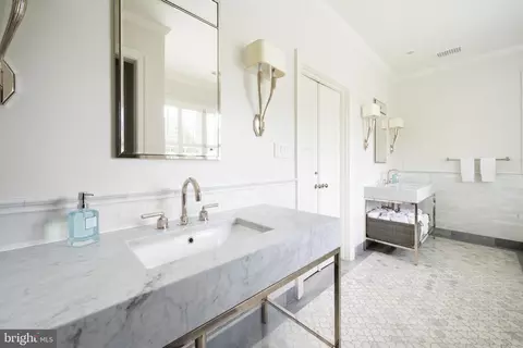 Bath - 4849 Kemble Pl NW, Washington, DC 20007 photo 3 of 7