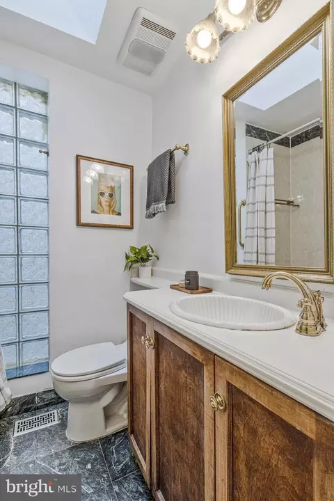 Bath - 506 7th St NE, Washington, DC 20002 photo 2 of 4
